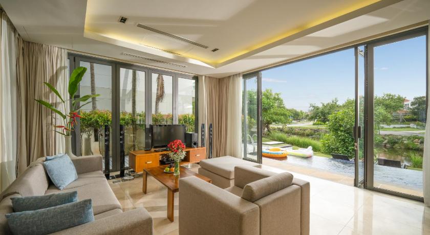 Da Nang Luxury Pool Villa Close To The Private Beach 5-Star Hotel restaurant