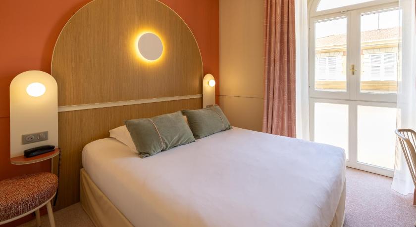 Image of Double Room with City View 0