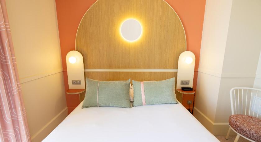 Image of Double Room with City View 1