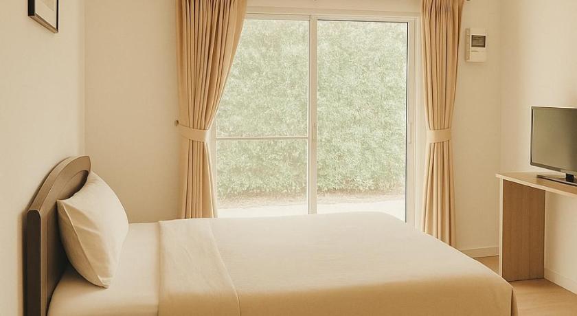Image of Superior King Bed 3
