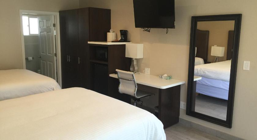 Image of Deluxe Queen Room with Two Queen Beds 5