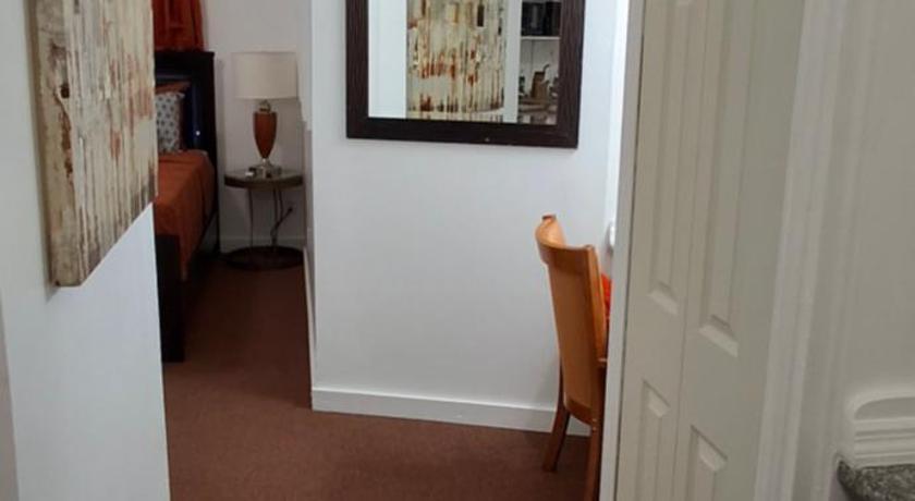 Image of Suite with Garden View 15