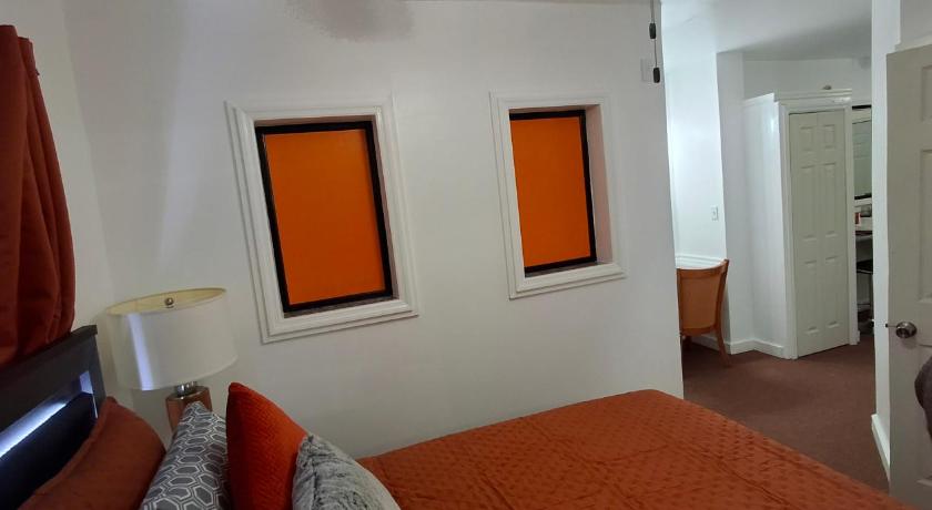 Image of Suite with Garden View 9