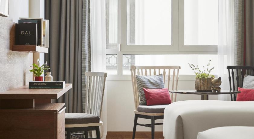 Image of 2 Twin Beds 7