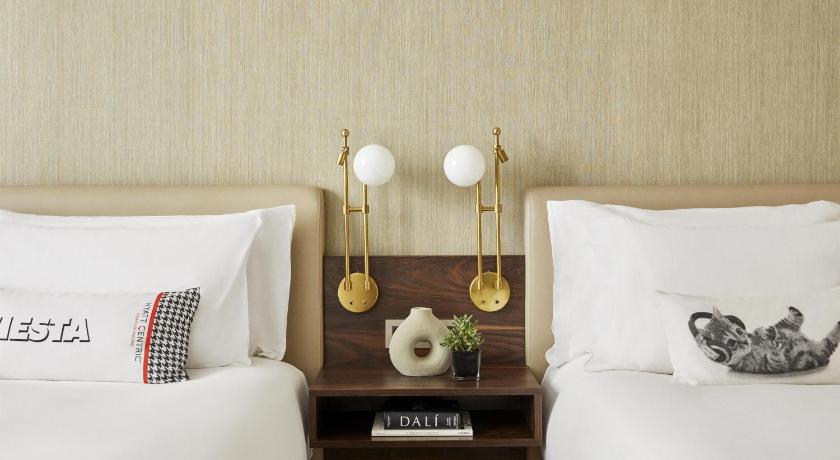 Image of 2 Twin Beds 6