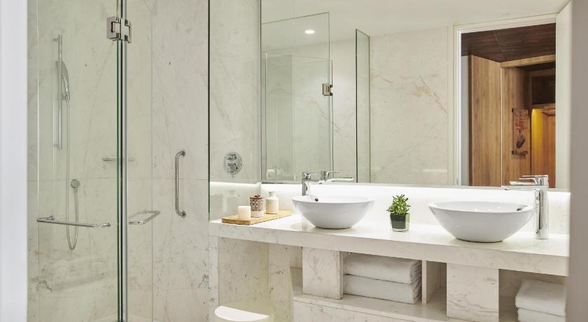 Image of Junior Suite Gran Via View 5