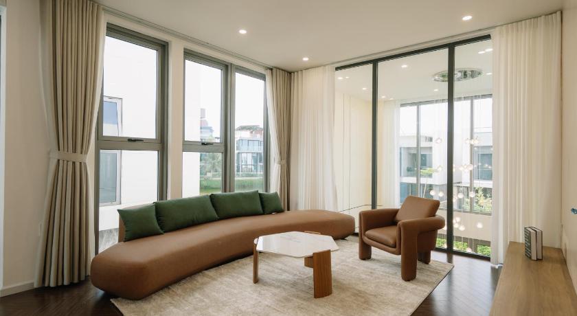 다낭 호아하이의 빌라 (m², 침실 4개, 프라이빗 욕실 6개) (TRON Villa - Regal Victoria Luxury BT9-09) 4성급 게스트하우스 로비