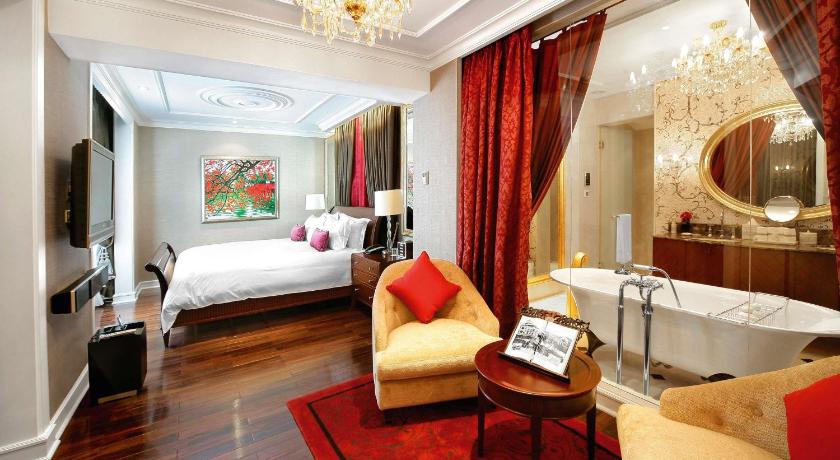 Image of Opera Wing, Prestige Suite With Club Lounge Benefits, King Bed 6