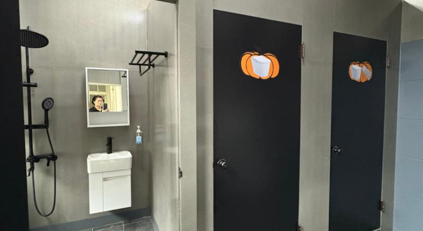 Image of Economy Single Room with Shared Bathroom 7