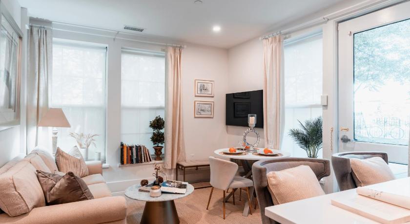 Waterside Step-free 2BR, Near Brown and RISD, Free Parking