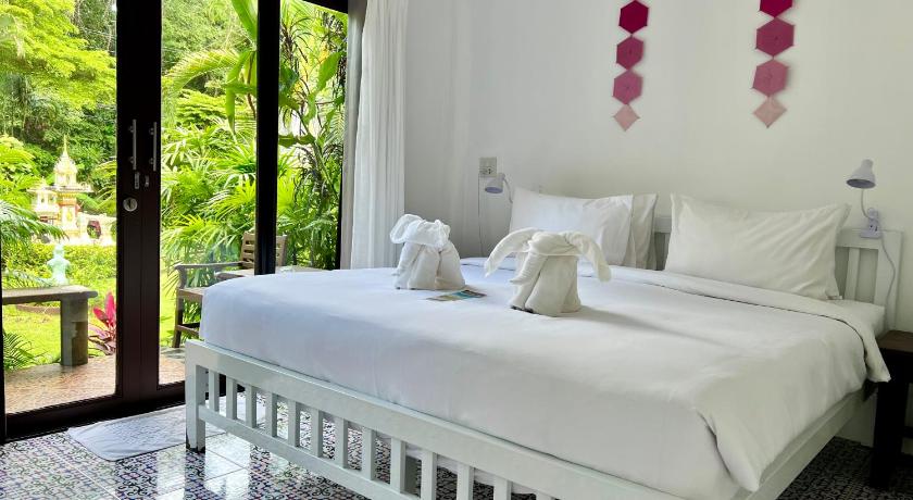Image of Deluxe Bungalow with Garden View 0