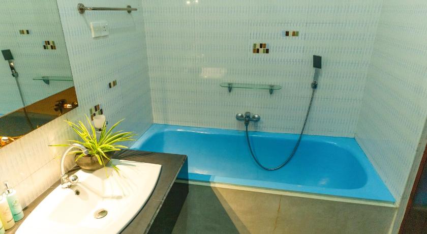 Image of Super Deluxe Triple Room With Balcony 5