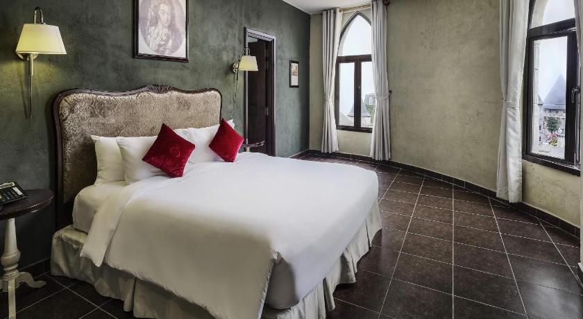 Image of Executive Suite with King Bed 1