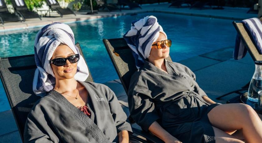 Desert Hot Springs (CA) Onsen Hotel & Spa 2-Star Accommodation suite