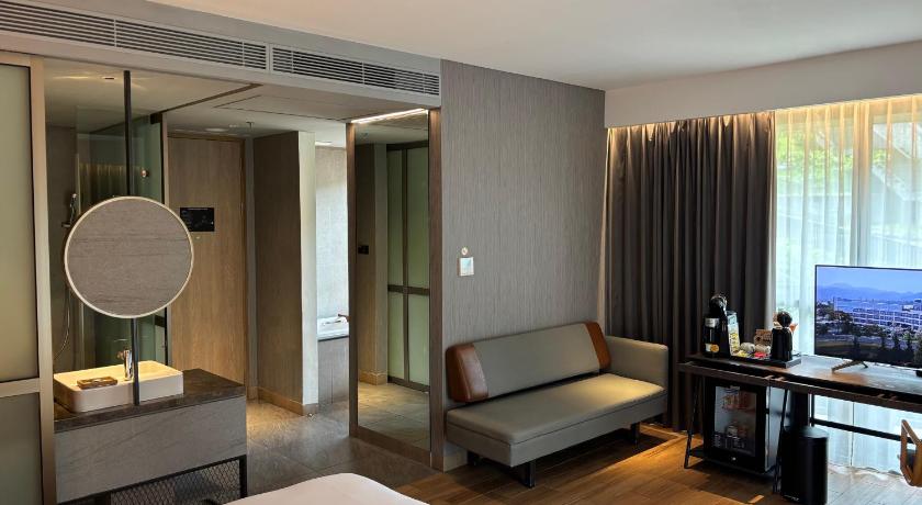 Image of Unique Corner 1