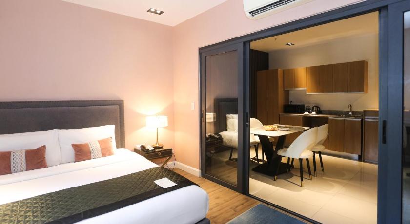 Image of Superior Family Room 5