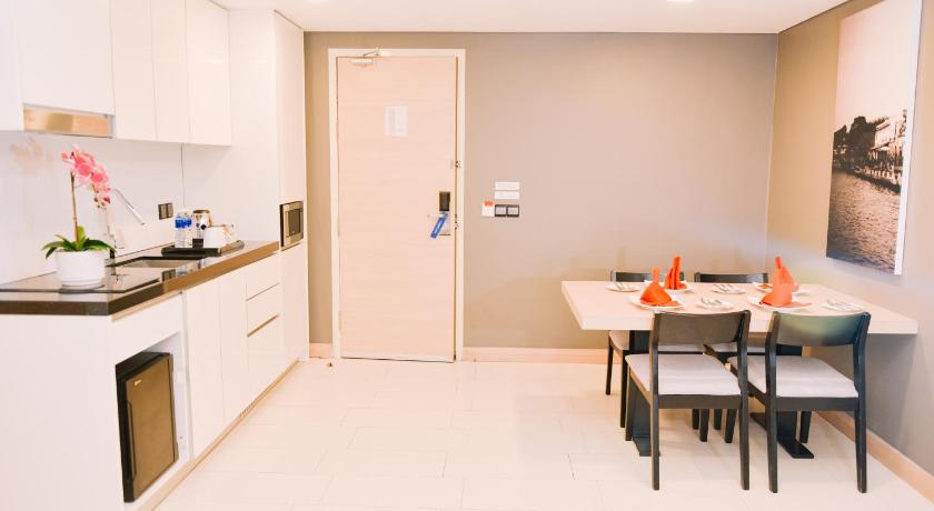 Image of Straits Suite 1