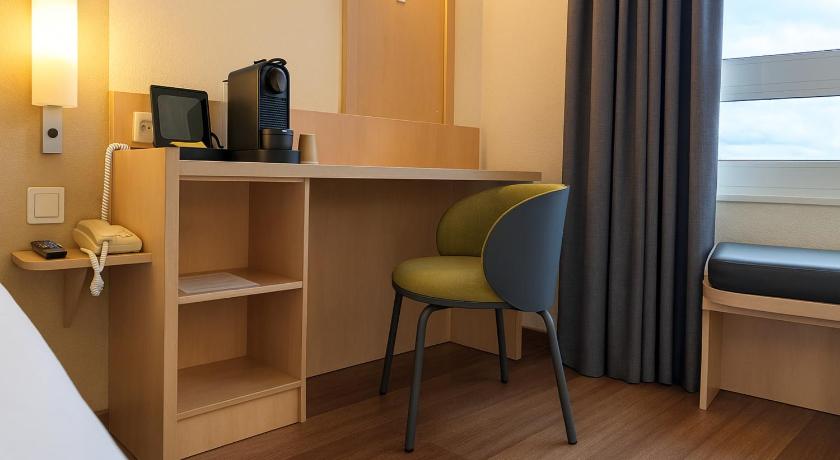 Image of Comfort Room with Courtyard View 3
