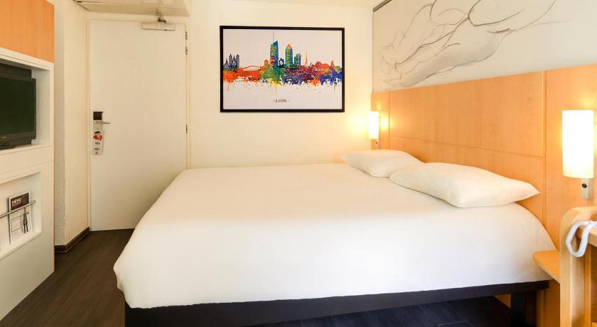 Image of Comfort Room with Courtyard View 0