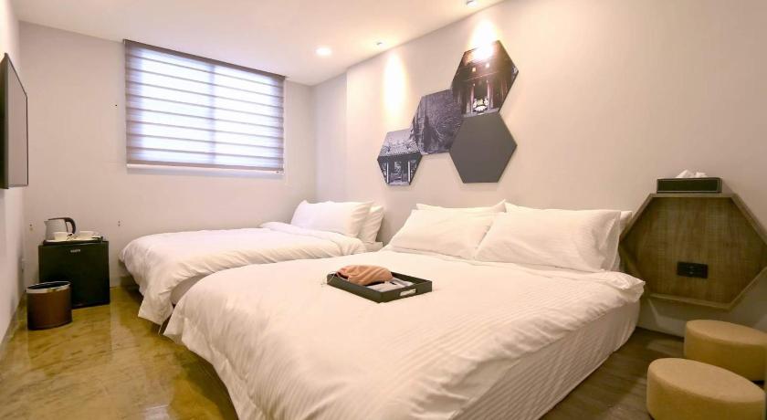 Image of Quadruple Room with Private Bathroom 0