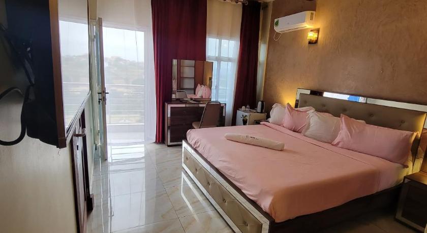 Image of Deluxe Family Room 3