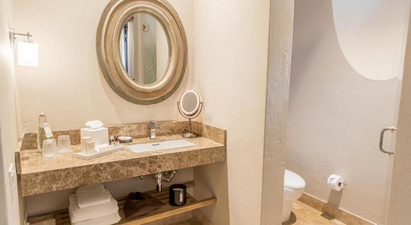 Image of Deluxe Double Room - Makani Beach Club access 7