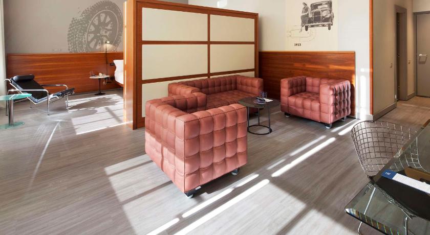 Image of Suite 12