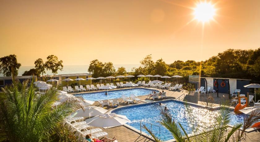 Aminess Maravea Camping Resort Mobile Homes — Hotel in Novigrad