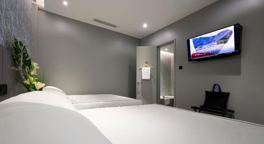 Image of Family Room 3