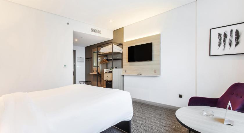 Image of Smoking - New Style Double Room - Free DXB Airport Shuttle Every 30min to T1&3 3