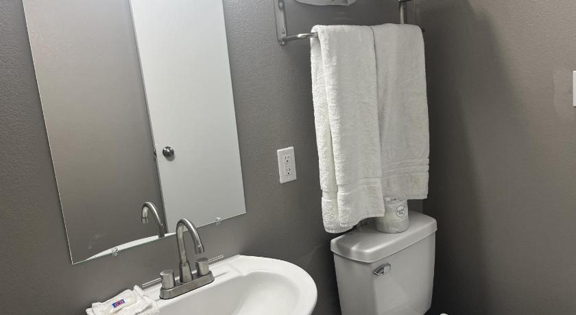 Image of 1 Queen Bed - Mobility Accessible Tub Non-Smoking 3