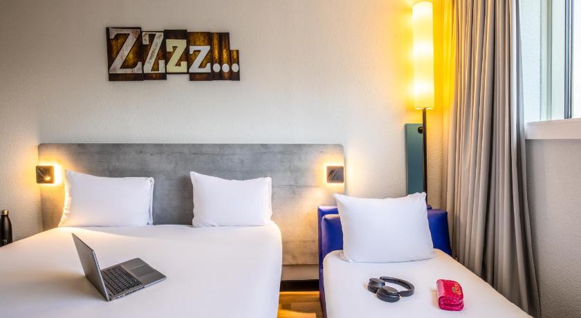 Image of Standard Room with 1 double bed and sofa 1
