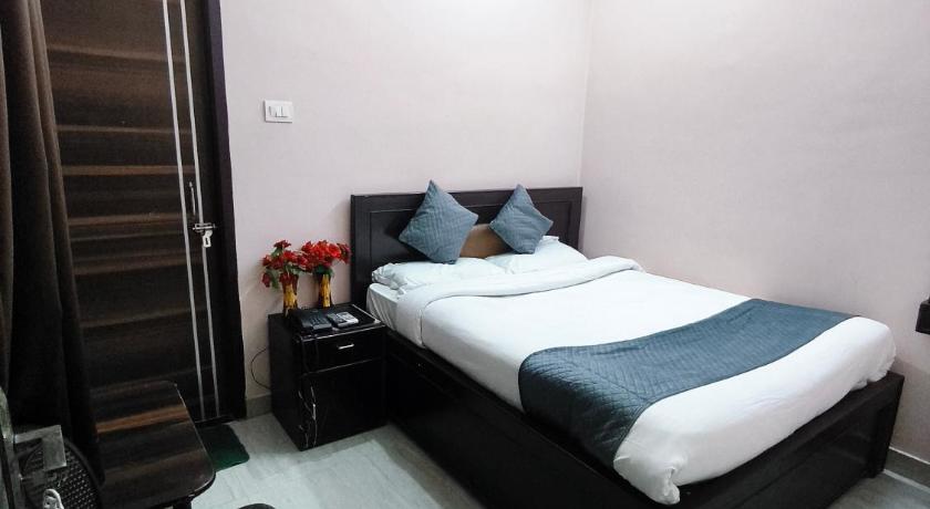 New hotel blue stars – Varanasi, VA
