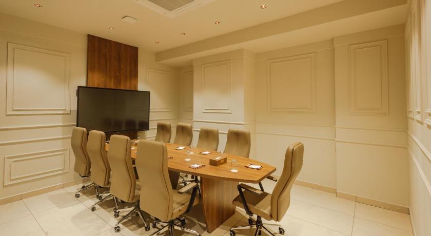 Olwen Suites - image 17