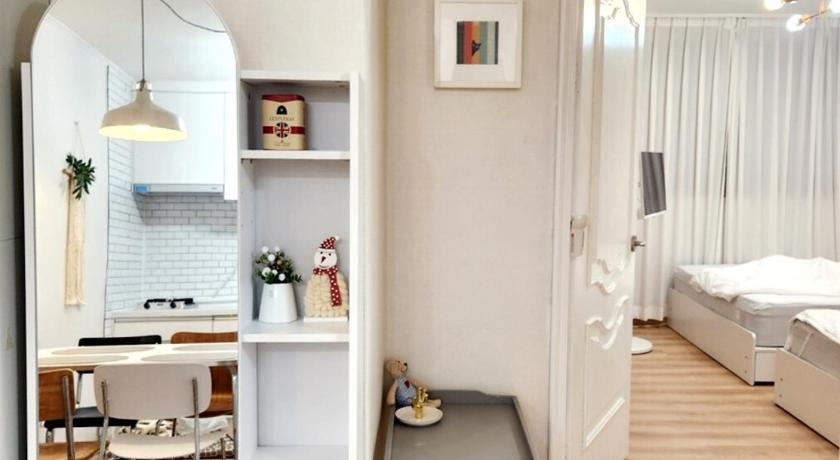 서울 Howl's house 숙소 로비