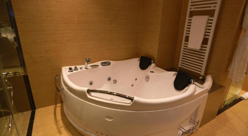 Image of Premiere Suite 3