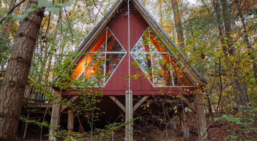 Rockbridge Waterfront A Frame with Dock Canoe Kayaks Family 4-Star Accommodation amenity