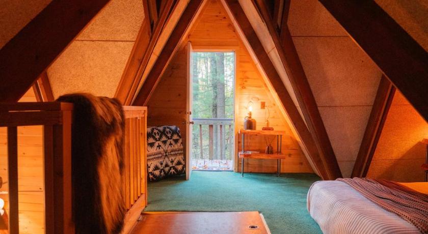 Rockbridge Waterfront A Frame with Dock Canoe Kayaks Family 4-Star Accommodation suite