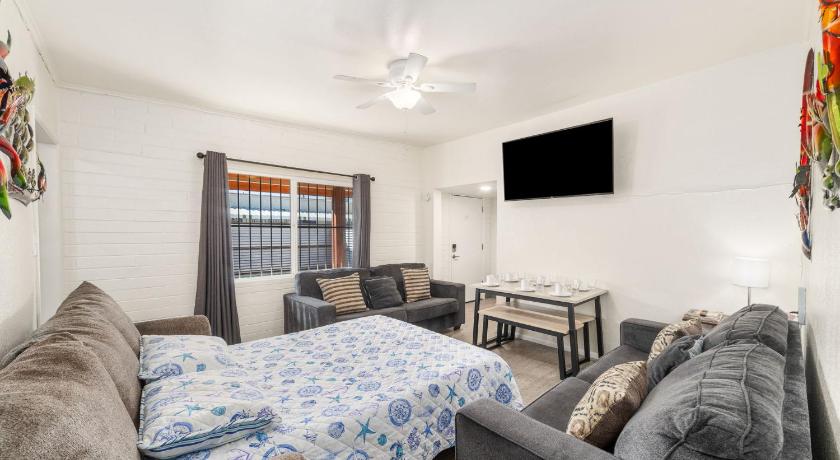 투손 (AZ) 3BR 2BA Jacuzzi Putting Green Close to Airport 4성급 숙소 수영장