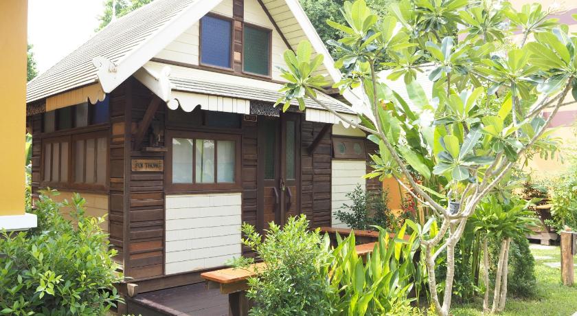 Image of Wooden Bungalow with Garden View 1