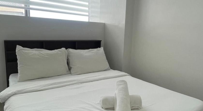 Romantic 2BR Haven with Gentle Lighting