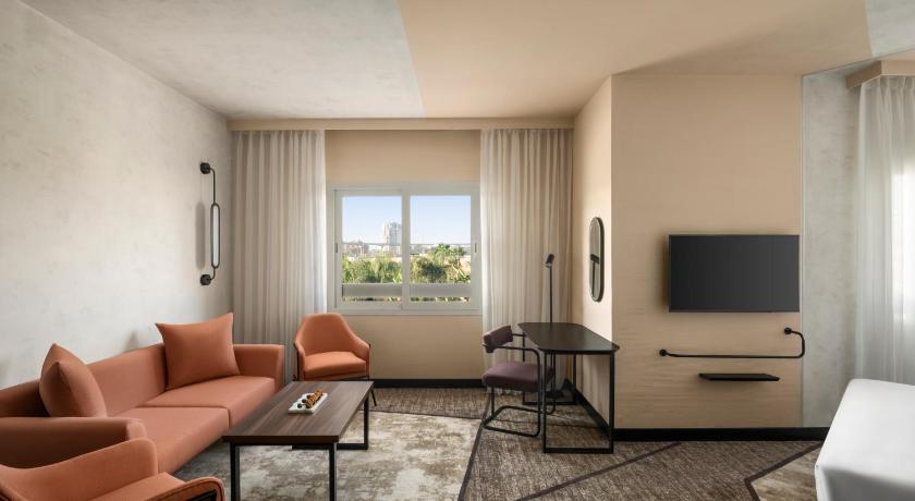 Image of Deluxe Suite with 1 double bed, with Balcony 4