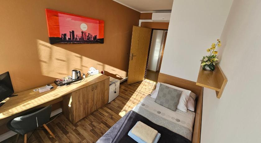 Image of Single Room 0