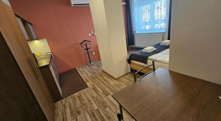 Image of Studio (1-2 Adults) 4