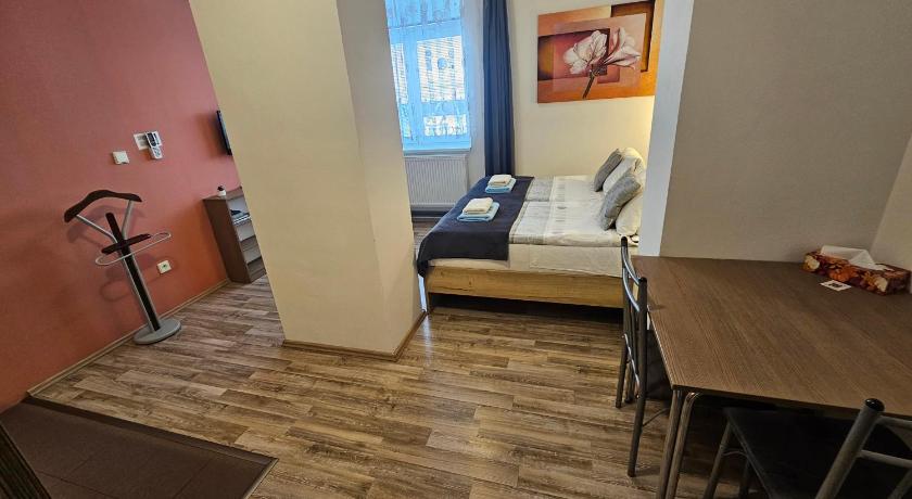 Image of Studio (1-2 Adults) 2