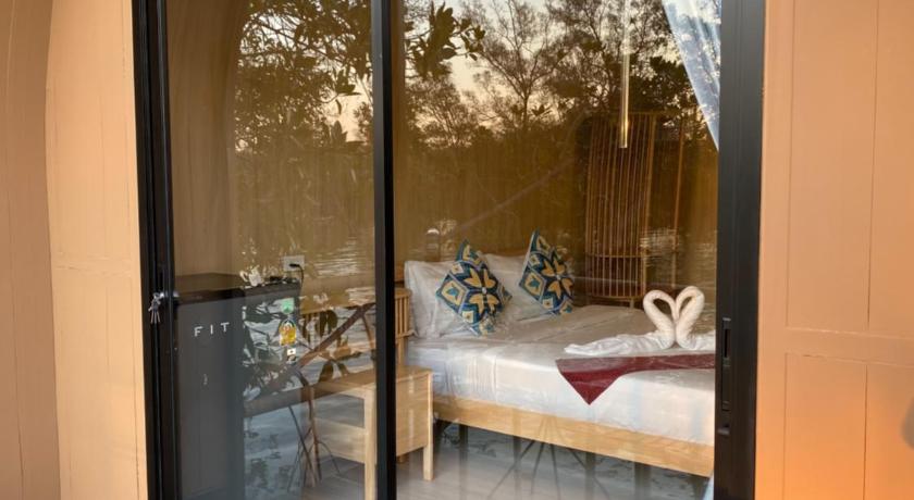 Chachoengsao RimbayMangrove Resort 3-Star Hotel lobby