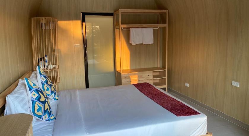 Chachoengsao RimbayMangrove Resort 3-Star Hotel lobby