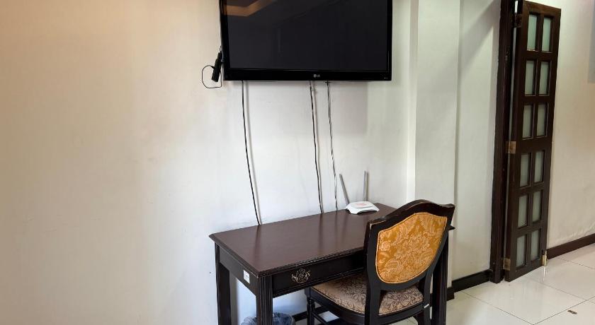 Image of Studio with Pool View 5