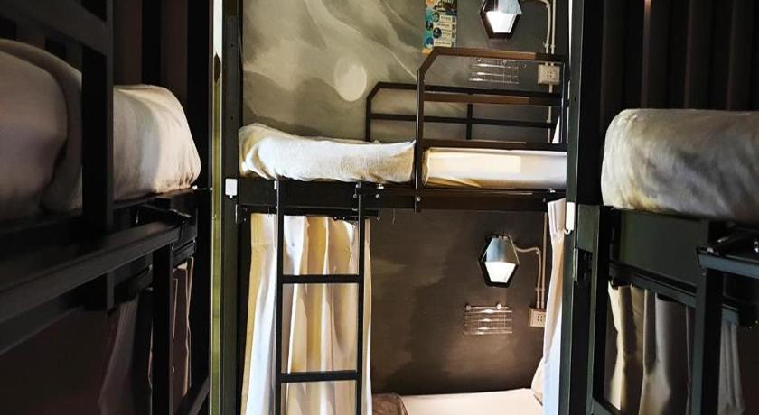 รูปของเตียง 6 เตียง ในห้องพักรวมชายหญิง (6 Bed in Mixed Dormitory) 4