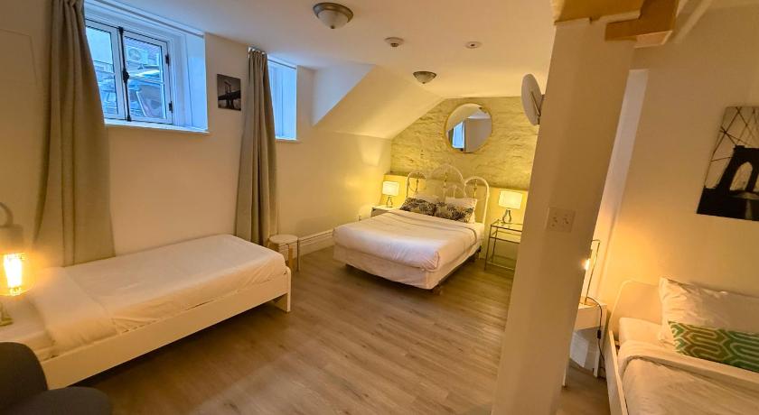 Image of Family Room with Private Bathroom 0